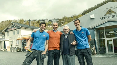 Fire generasjoner, ett håndverk 100 %c3%a5r - 4 genrasjoner - weboppl%c3%b8sning